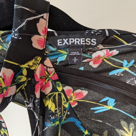 Sold Express floral tank top - Picture 6 of 6